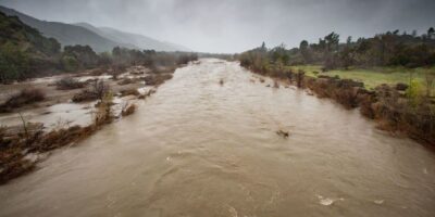 Selon une étude, des pluies record en Californie ont été causées par des températures anormalement élevées à l&rsquo;autre bout du monde.