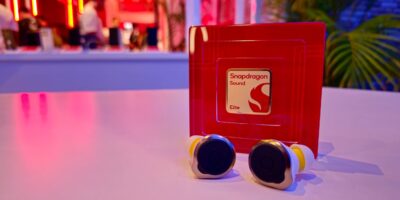 Un nouveau type de puce audio IA transforme les écouteurs en appareils « intelligents » toujours allumés qui fonctionnent sans smartphone. Comment ça marche ?