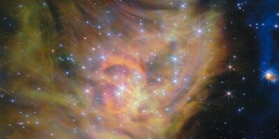 Le télescope James Webb partage l&rsquo;une de ses plus grandes images jamais vues, avec des étoiles record cachées dans la poussière — Photo spatiale de la semaine