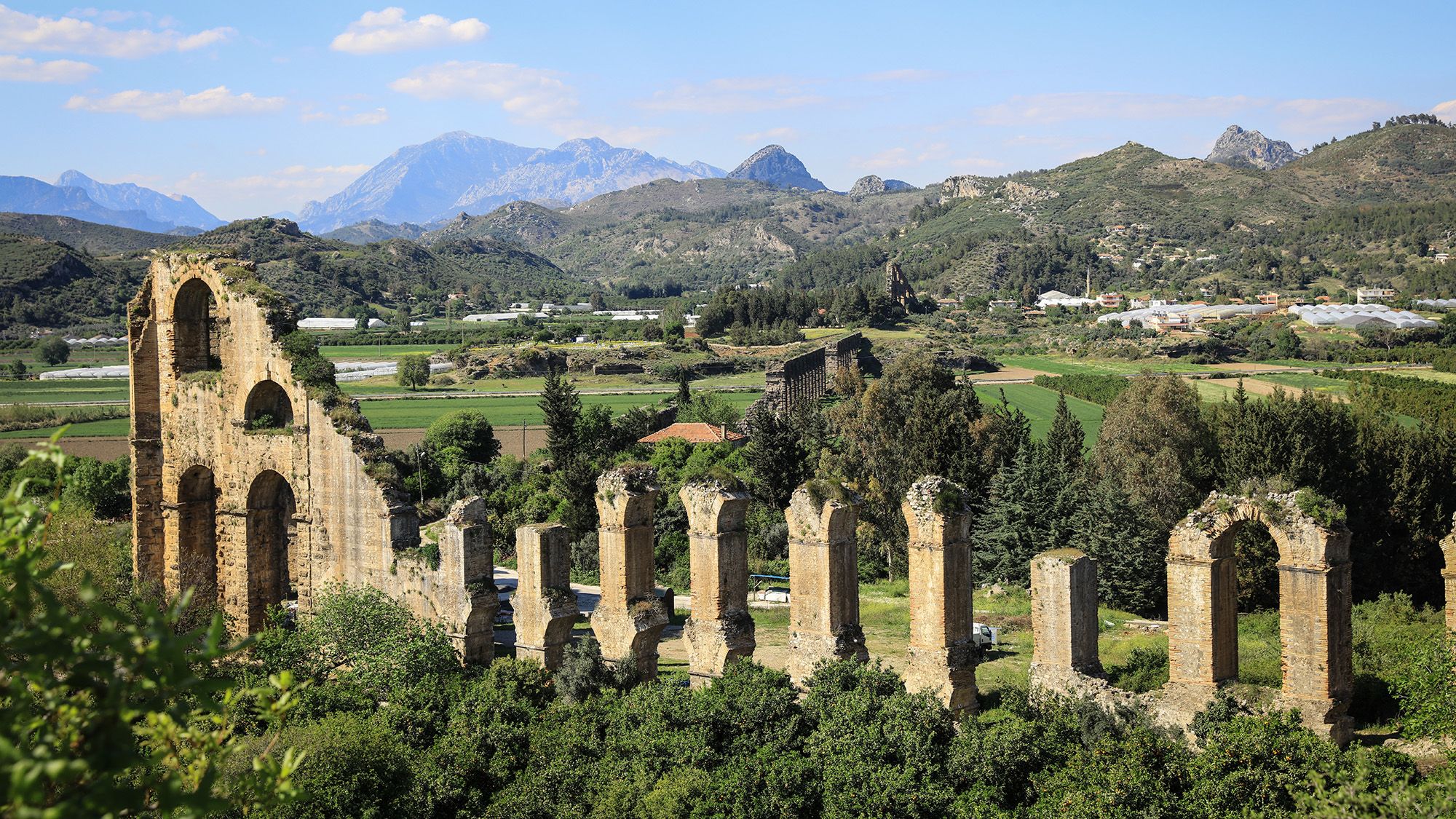 Comment les aqueducs romains faisaient-ils monter l’eau vers le haut ?
