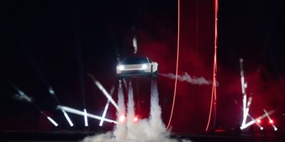 « Démo mignonne, mais totalement peu pratique » : les experts sont sceptiques quant à la possibilité que le Roadster « fusée » de Tesla puisse réellement fonctionner dans le monde réel