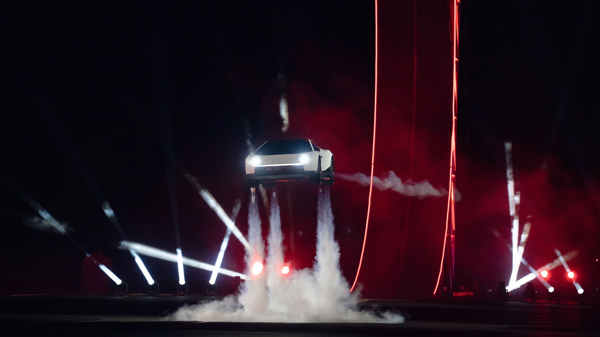 « Démo mignonne, mais totalement peu pratique » : les experts sont sceptiques quant à la possibilité que le Roadster « fusée » de Tesla puisse réellement fonctionner dans le monde réel