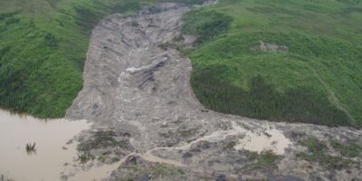 « Un aperçu potentiel de l&rsquo;avenir » : le changement climatique a déclenché des « glissements de terrain de pergélisol » avec des blocs de glace de la taille d&rsquo;une maison au Canada